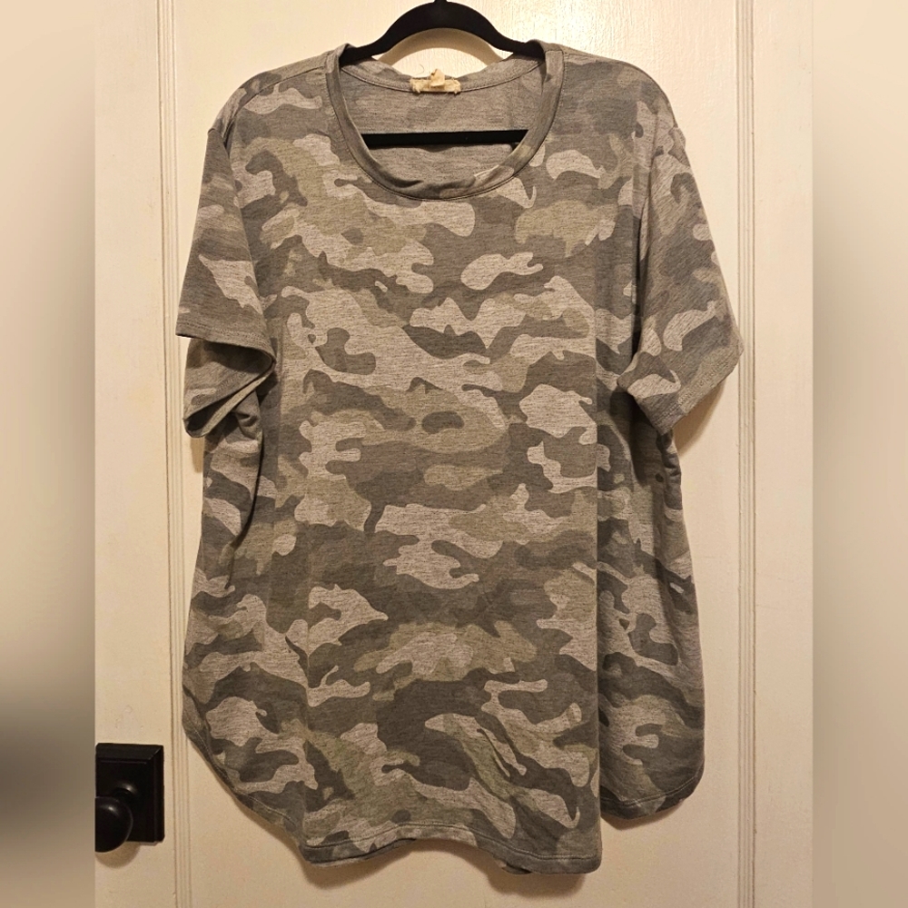 Gray camo thin sweatshirt